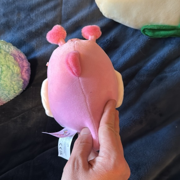 Shabnam the sea slug squishmallow valentines edition NWT - Picture 3 of 3